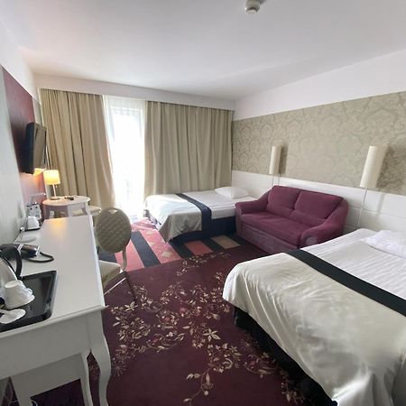 Hotel Lamberton Oltarzew Ngoại thất bức ảnh