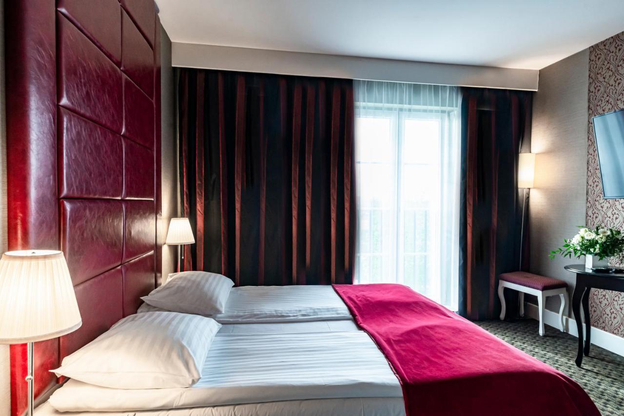 Hotel Lamberton Oltarzew Ngoại thất bức ảnh