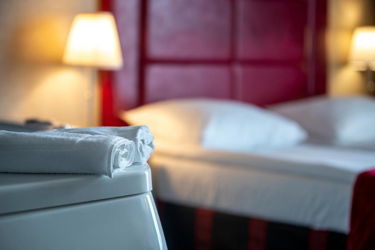 Hotel Lamberton Oltarzew Ngoại thất bức ảnh