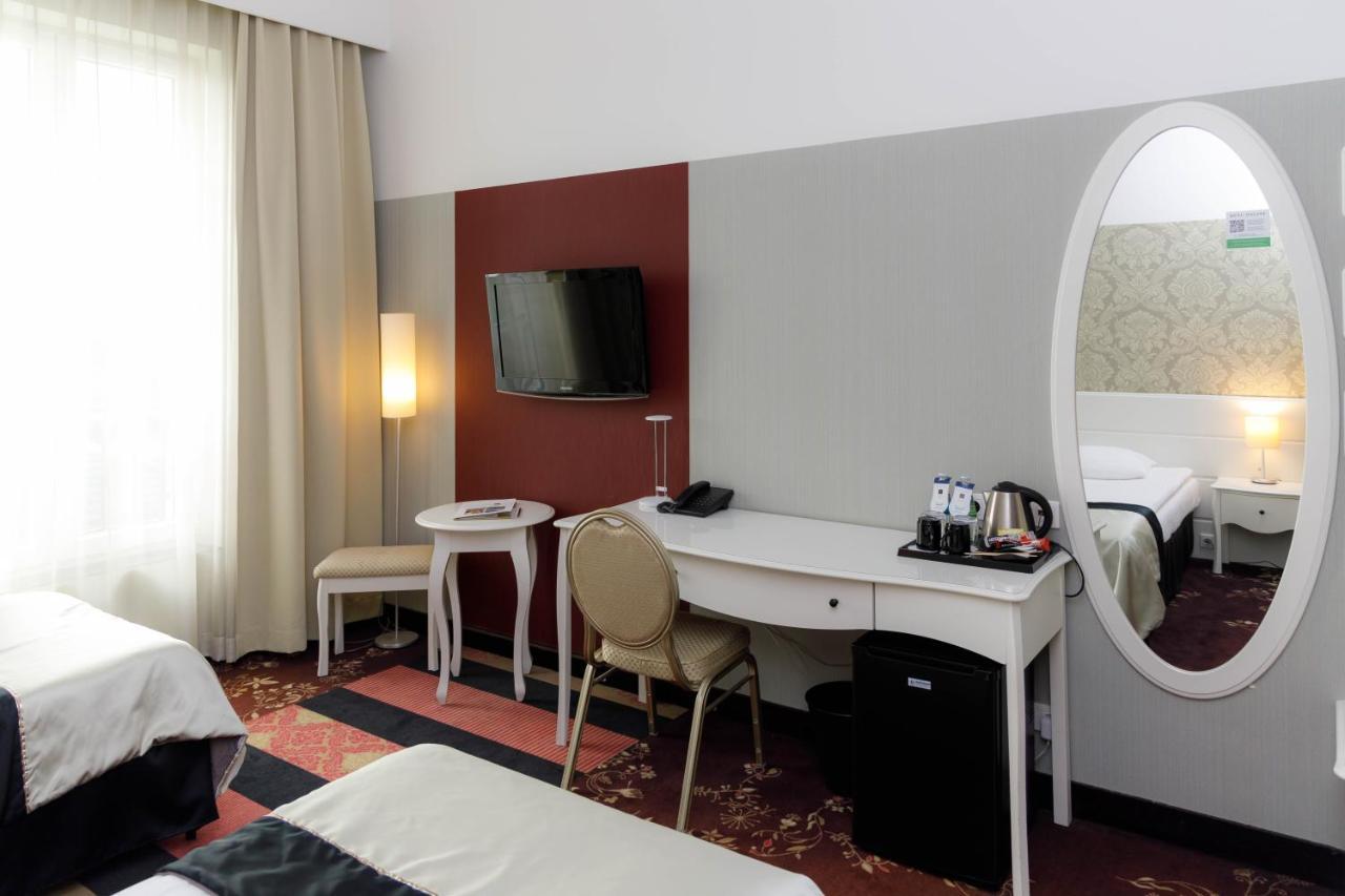 Hotel Lamberton Oltarzew Ngoại thất bức ảnh