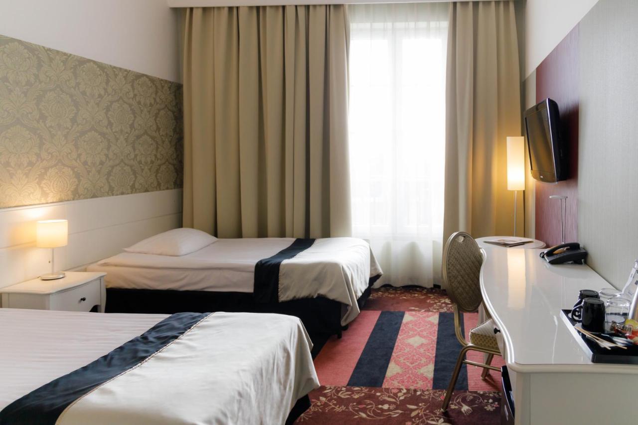 Hotel Lamberton Oltarzew Ngoại thất bức ảnh
