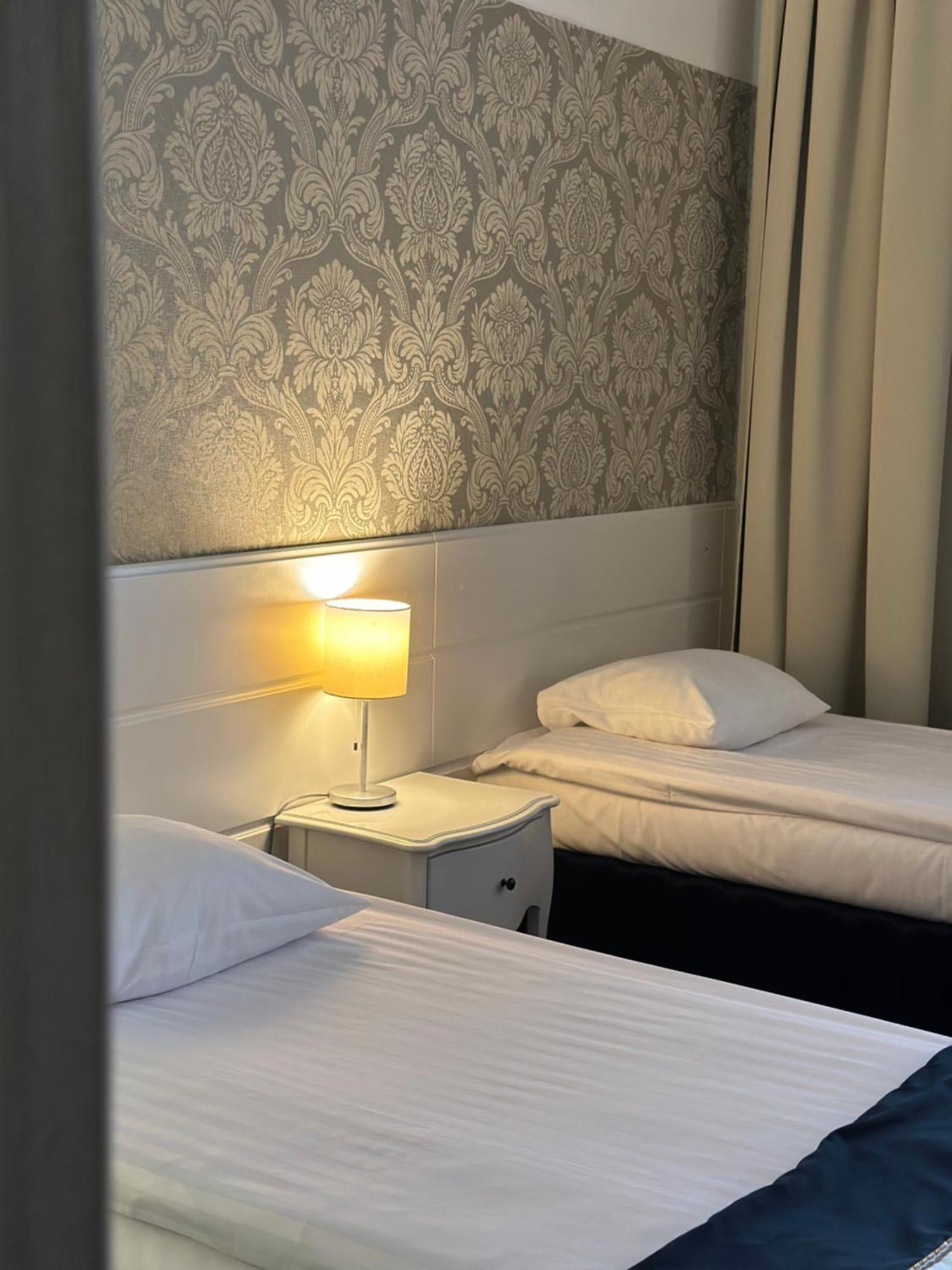 Hotel Lamberton Oltarzew Ngoại thất bức ảnh