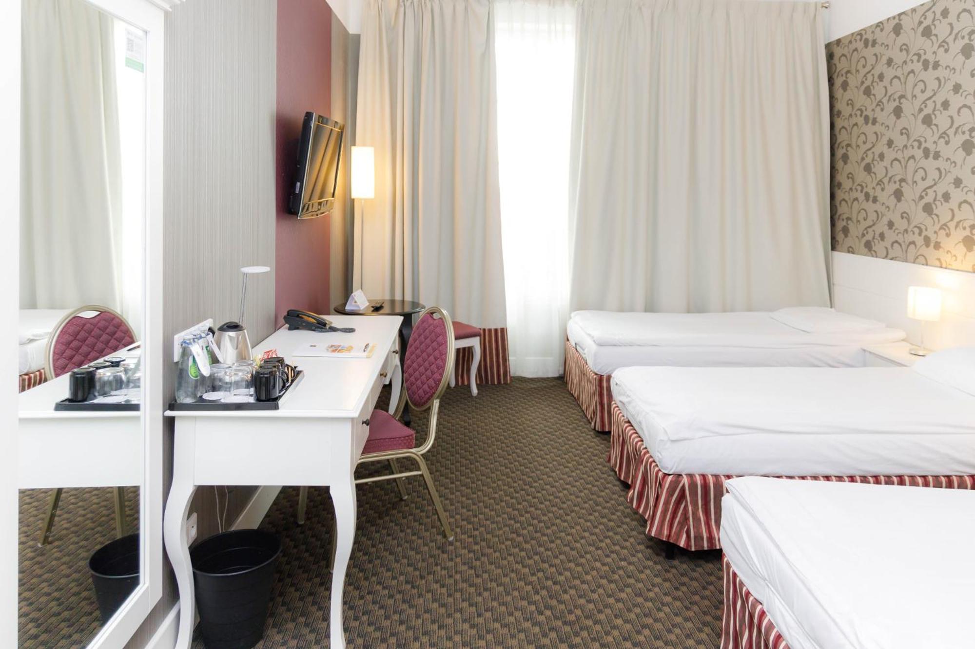 Hotel Lamberton Oltarzew Ngoại thất bức ảnh