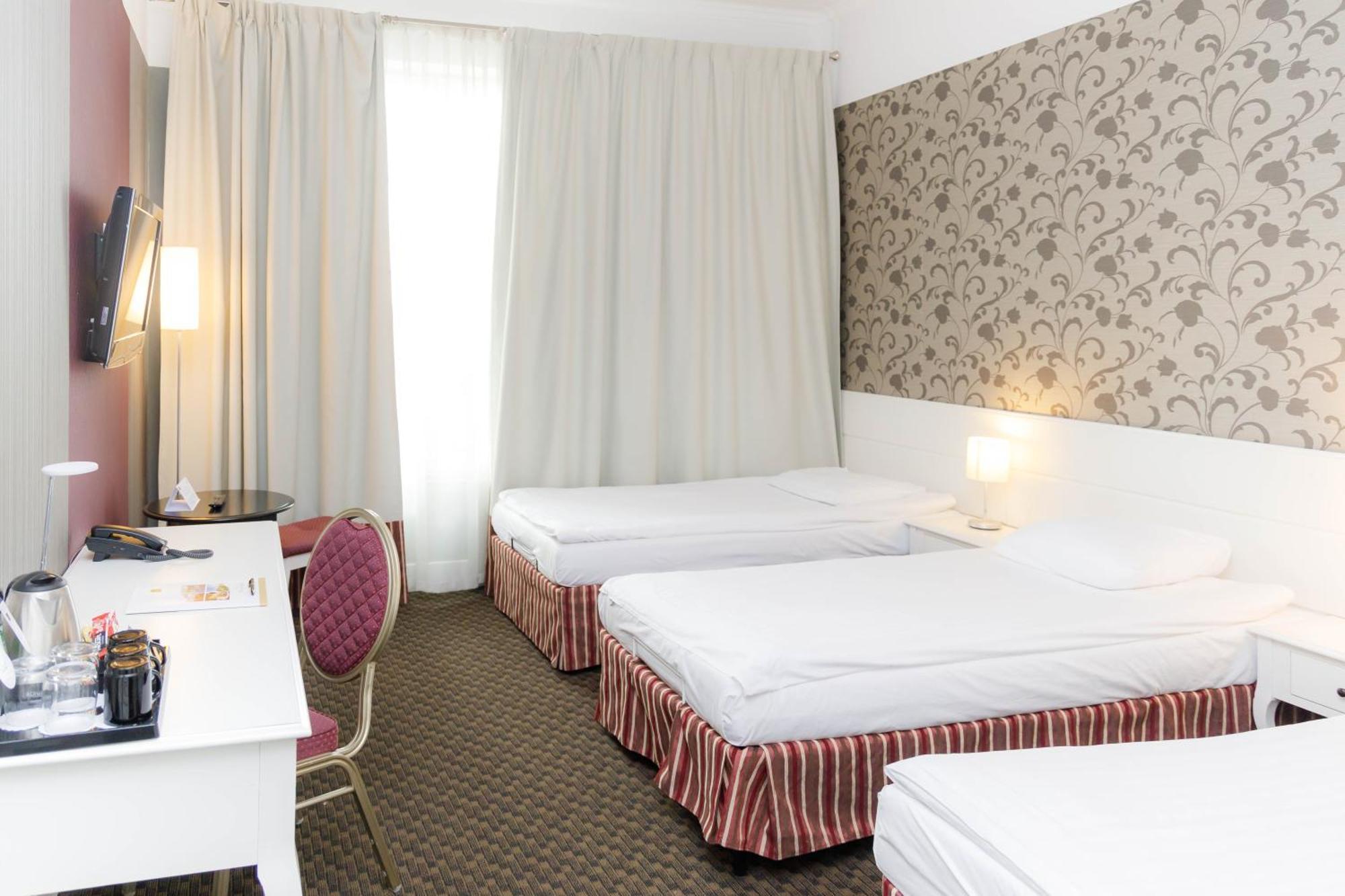Hotel Lamberton Oltarzew Ngoại thất bức ảnh