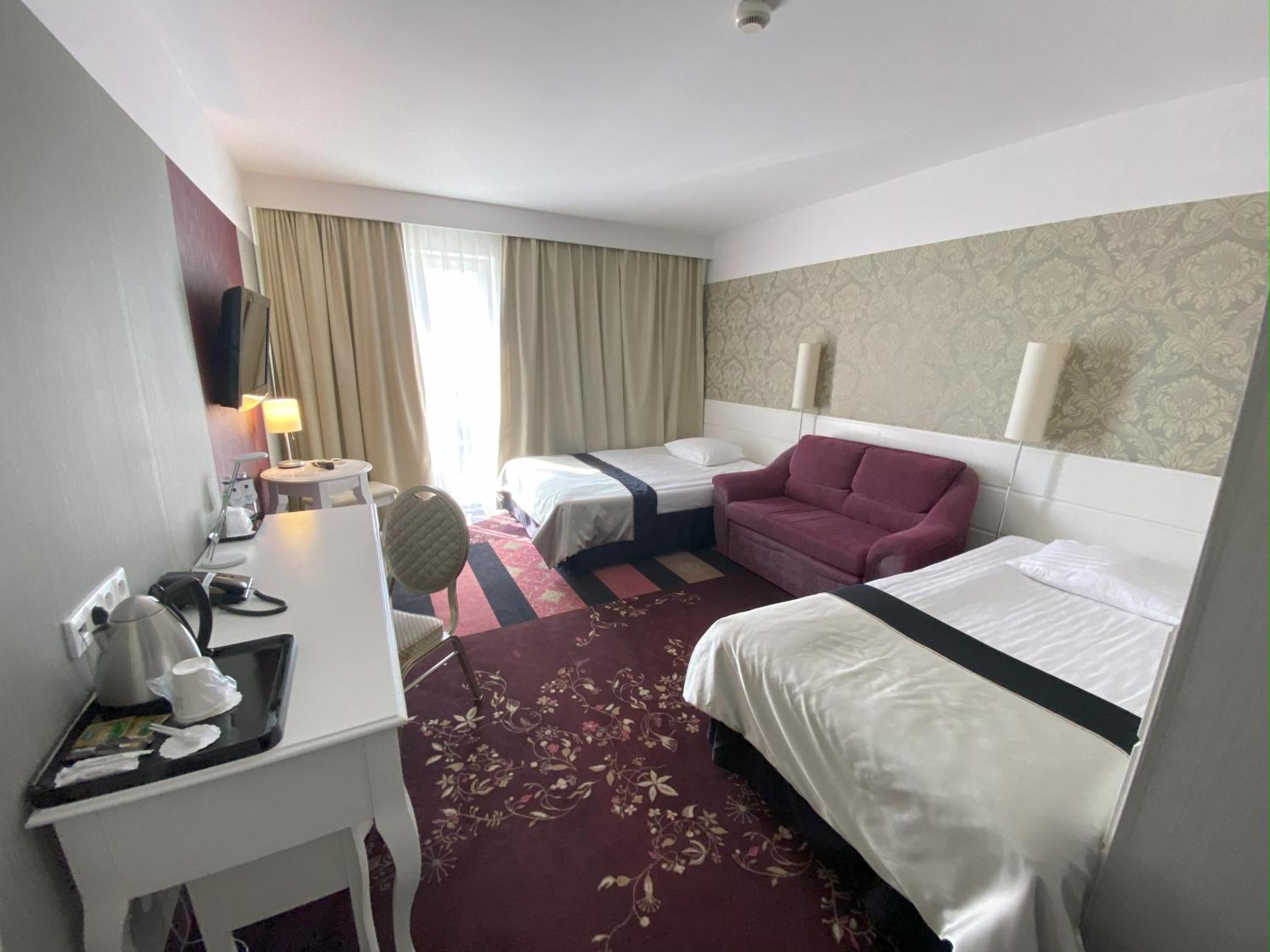 Hotel Lamberton Oltarzew Ngoại thất bức ảnh