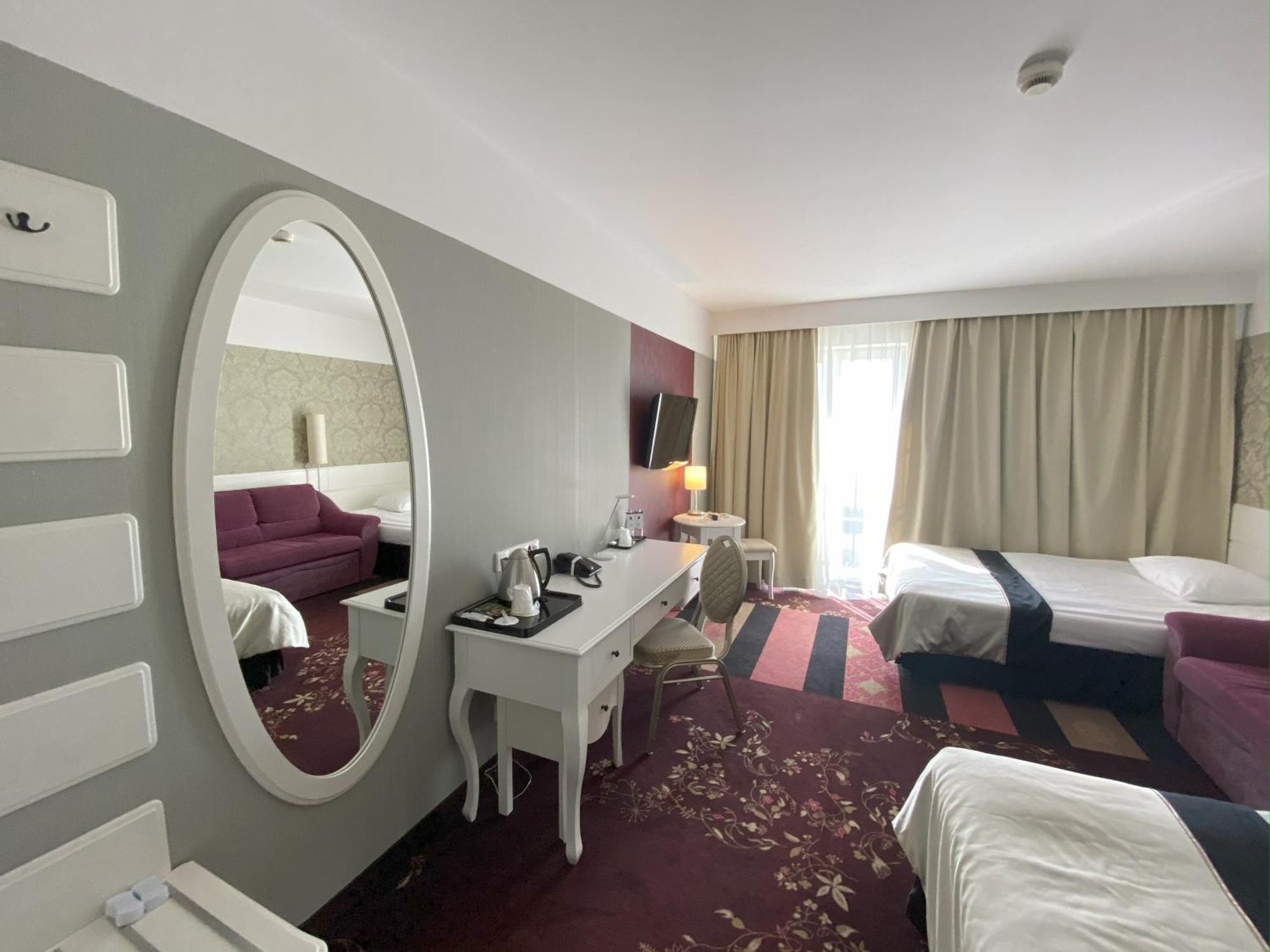 Hotel Lamberton Oltarzew Ngoại thất bức ảnh