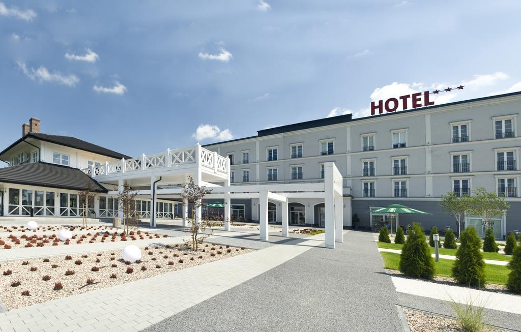 Hotel Lamberton Oltarzew Ngoại thất bức ảnh