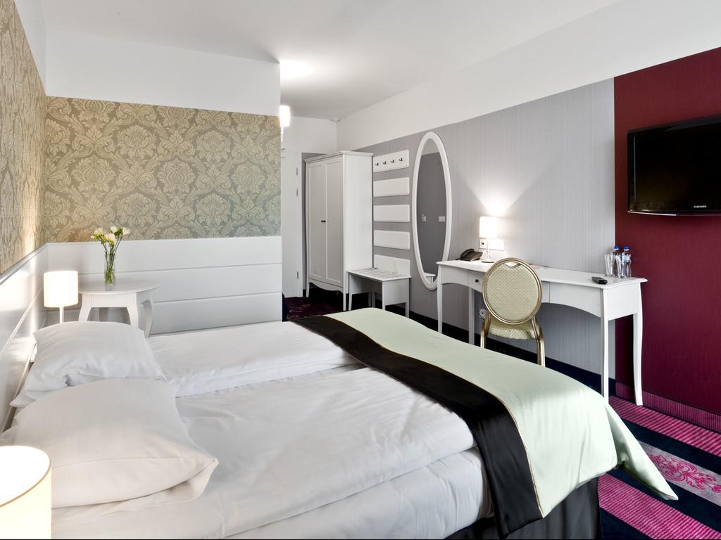 Hotel Lamberton Oltarzew Ngoại thất bức ảnh