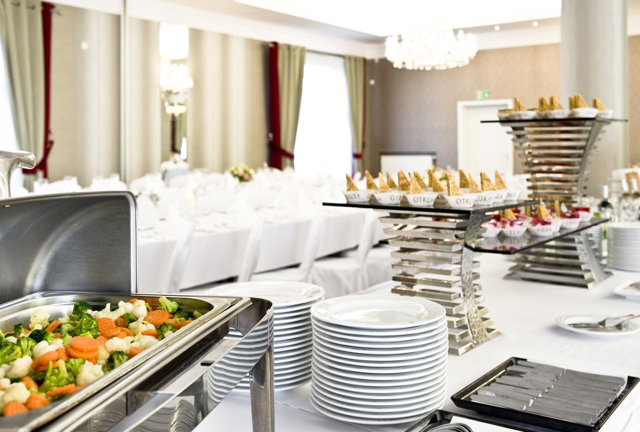 Hotel Lamberton Oltarzew Ngoại thất bức ảnh