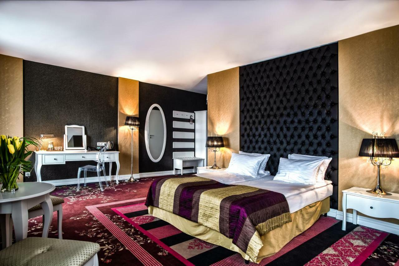 Hotel Lamberton Oltarzew Ngoại thất bức ảnh
