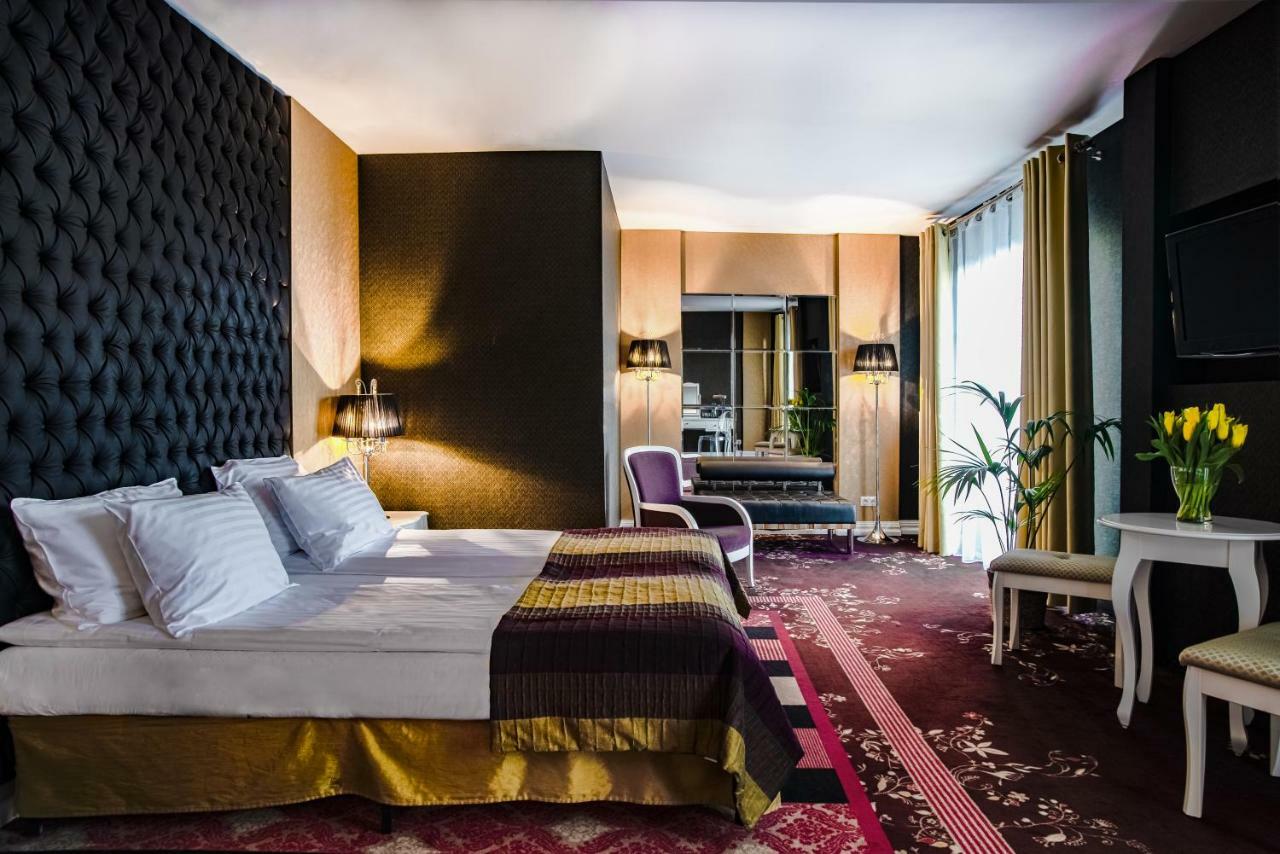 Hotel Lamberton Oltarzew Ngoại thất bức ảnh